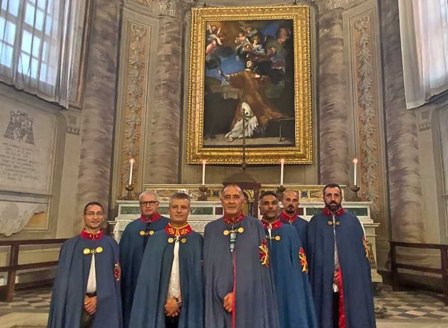 Foto di gruppo dei Cavalieri nel Cappellone