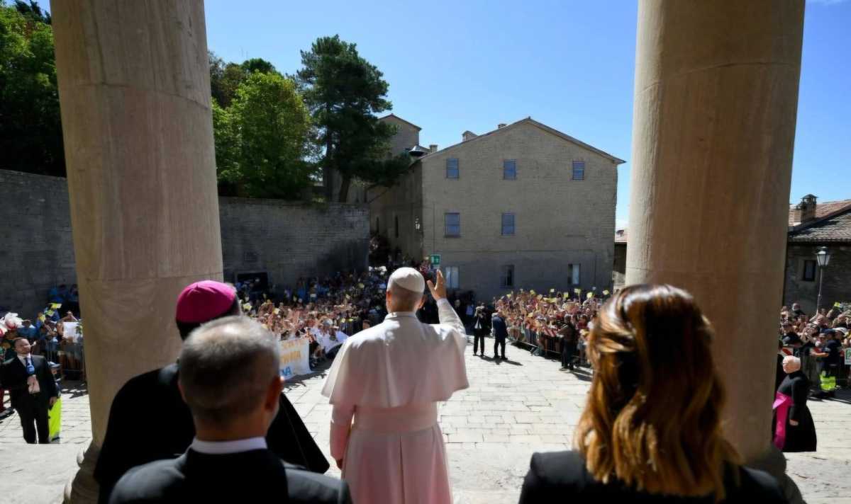 Saluto in piazza