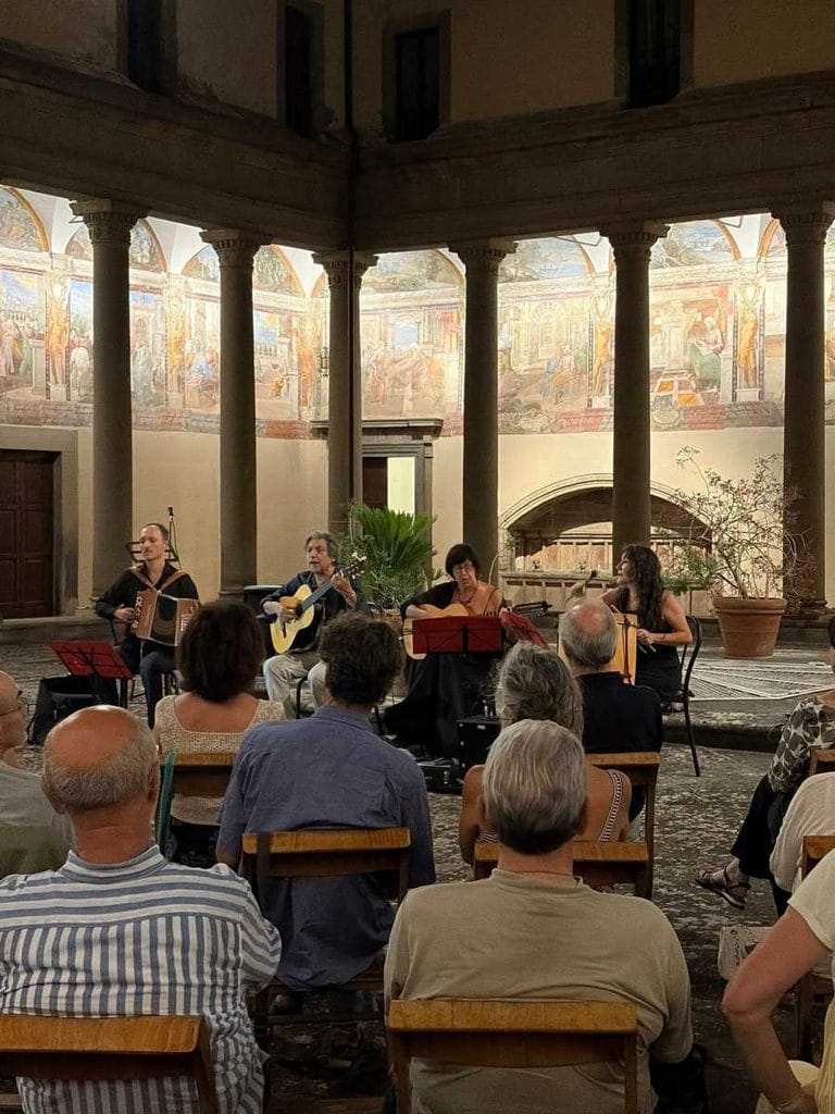 Serata nel chiostro
