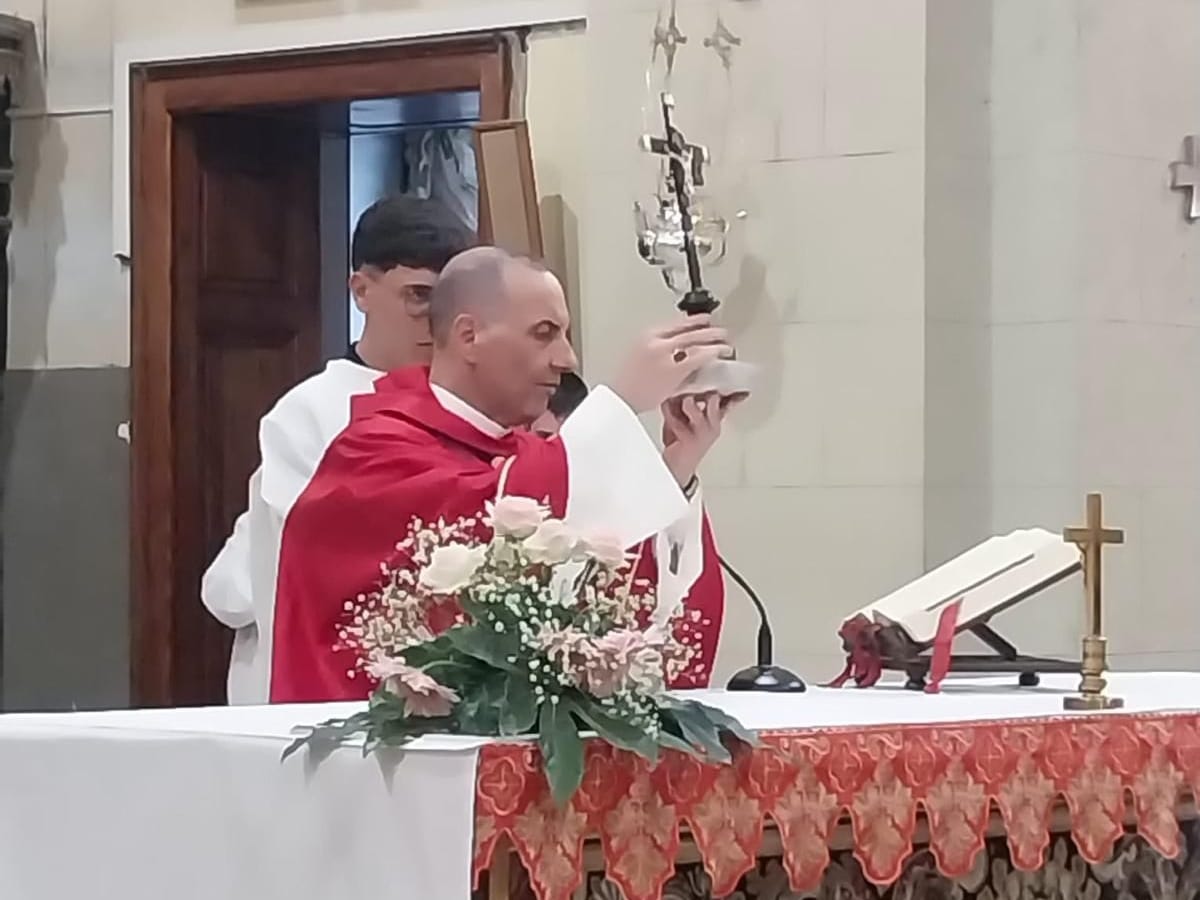 Benedizione con la Santa Croce