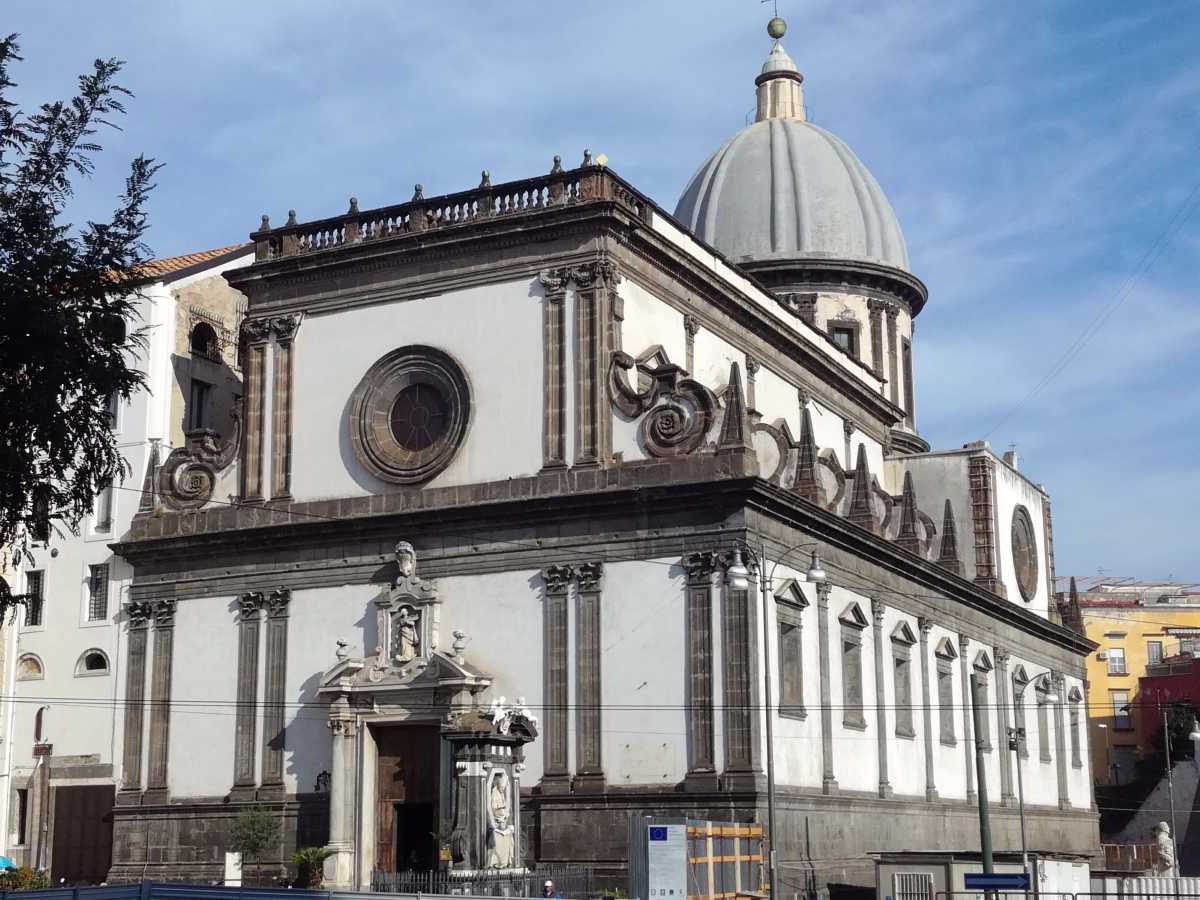 La chiesa esterno